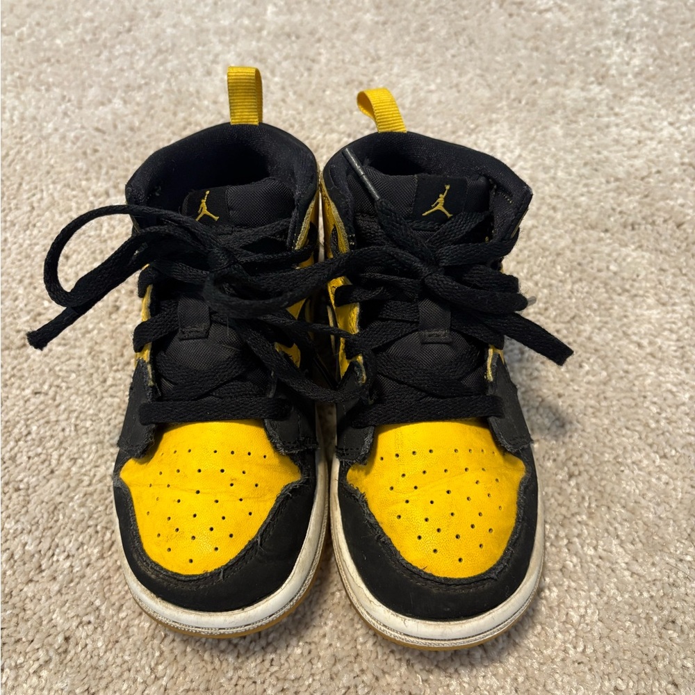 Jordan Kids Black and Yellow Sneakers